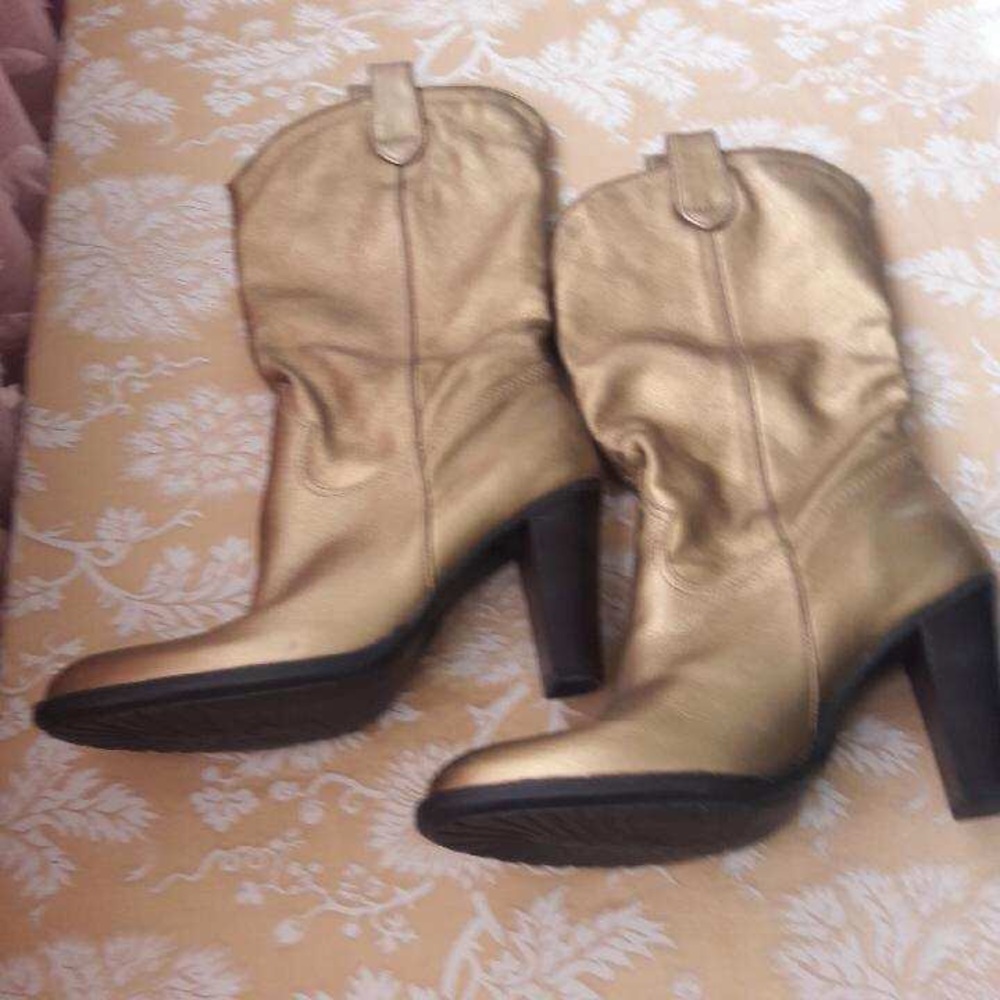 Gold leather high heeled boots.